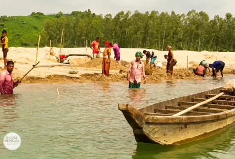 Collecting stone and coals from Someshwari River