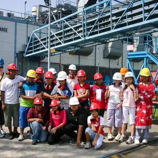 industrial field trip with school students during the river cruise