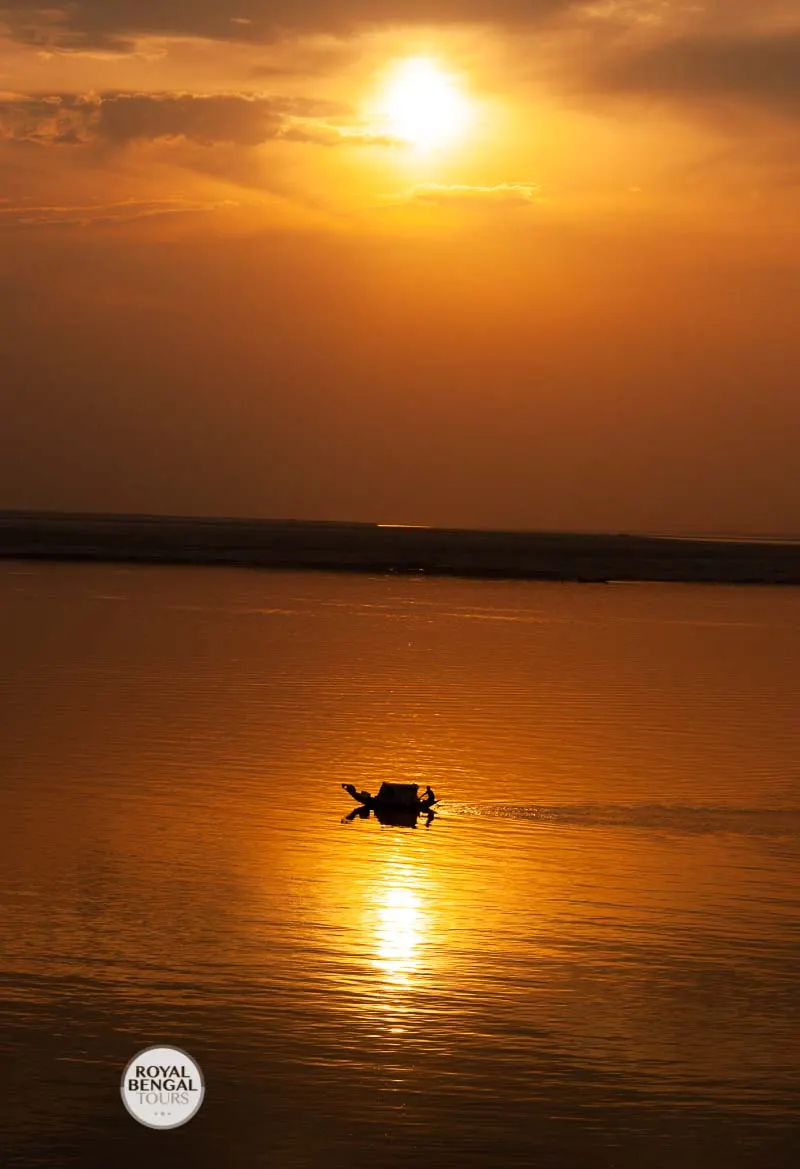 Boat trip on ganges river in rajshahi