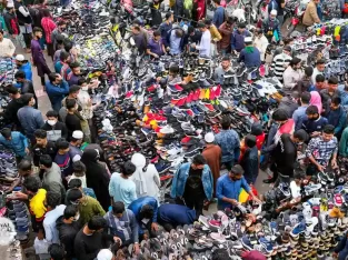 Chaotic new market in Dhaka should not be missed by any tourists