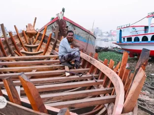 country boat building in old dhaka