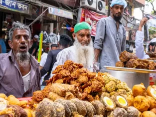 most famous iftar street in dhaka