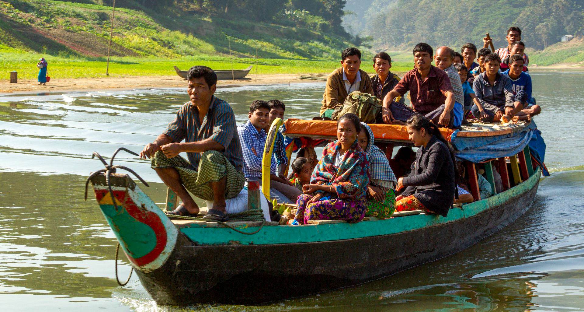 Public transportations on Shangu river in Bnadarban