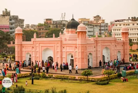 Beautiful mughal architecture of lalbagh fort