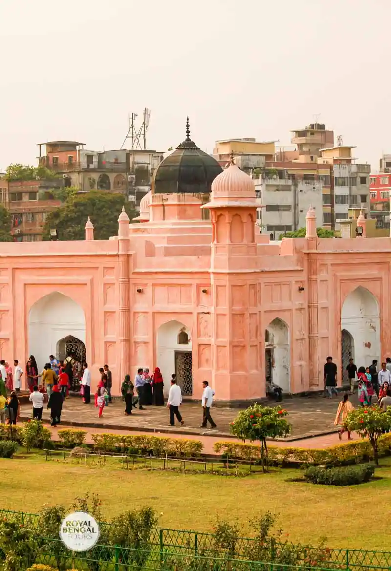 lalbagh fort is a marvel of mugal architecture in dhaka