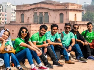 local folks visiting lalbagh fort