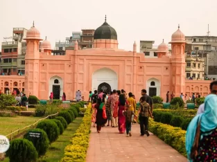 tomb of bibi inside the lalbagh fort looks like the tajmahal of india