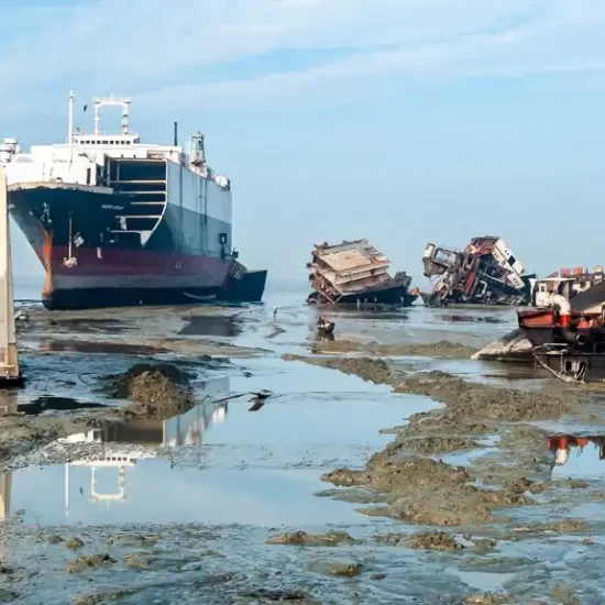 Chittagong shipbreaking yards decomposes end-of-life ships