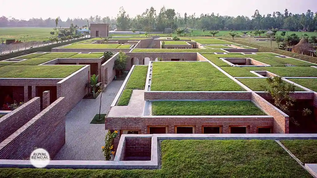 Friendship Center is a sign of modern architecture following the idea from the ancient Buddhist architecture of Paharpur