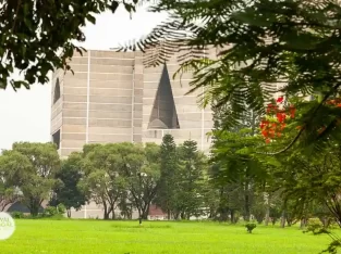 poetic utilization of light and shadow in parliament architecture