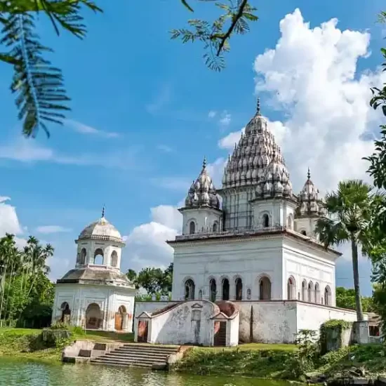 Bhubaneswar Shiva Mandir is the largest hindu temple in bangladesh